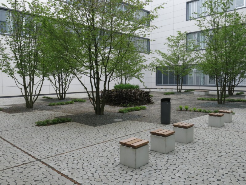 Neubau Forschungsgebäude IZNF FAU Erlangen Innenhof